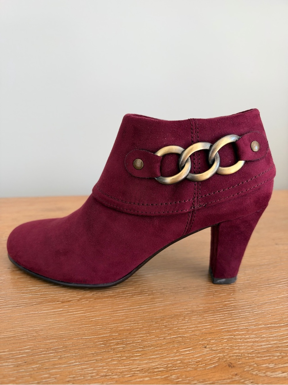 A2 by Aerosoles Burgundy Faux Suede Chain Booties 7.5